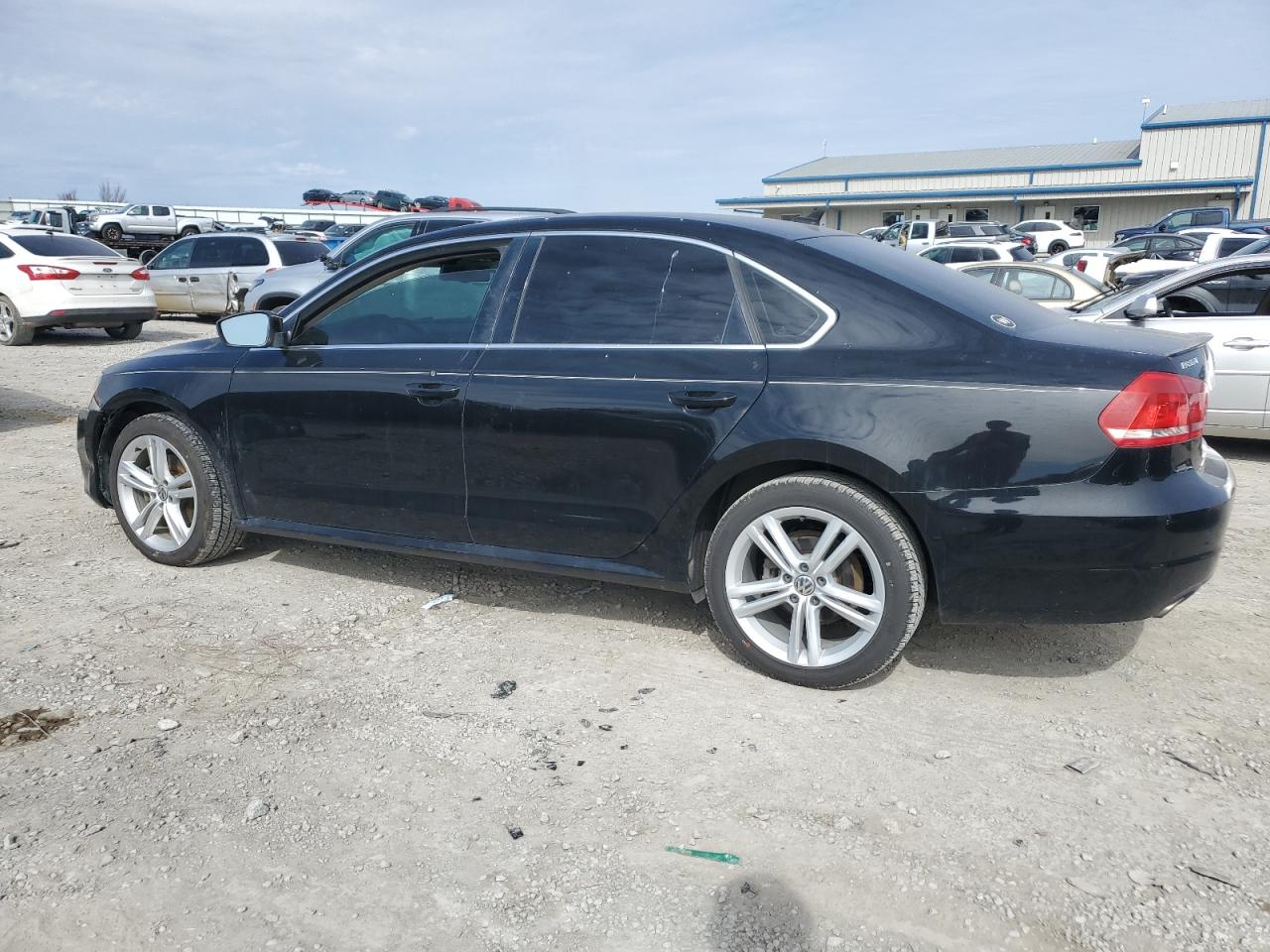 2014 Volkswagen Passat - Image 2