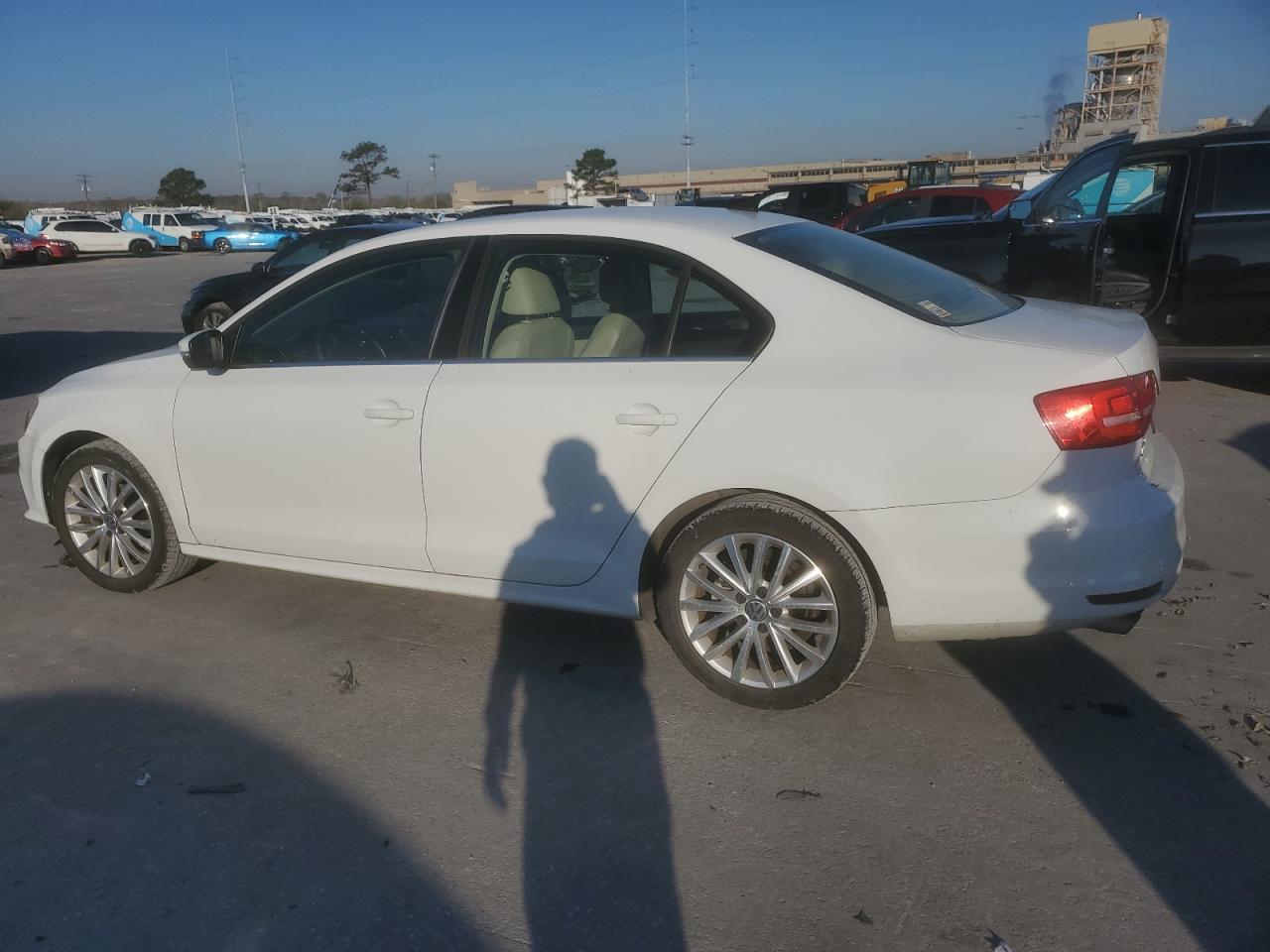 2015 Volkswagen Jetta - Image 2