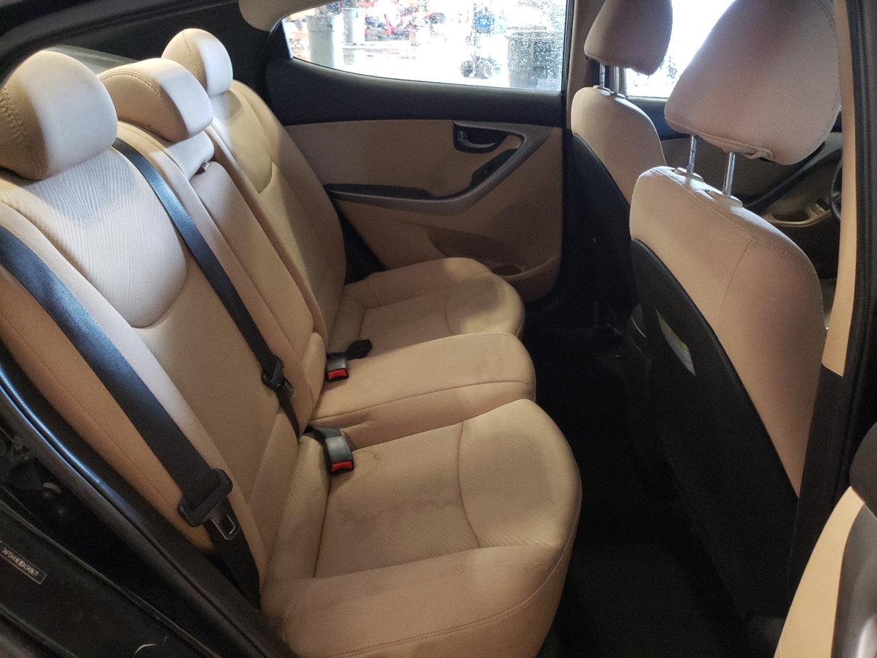 2013 Hyundai Elantra - Image 10