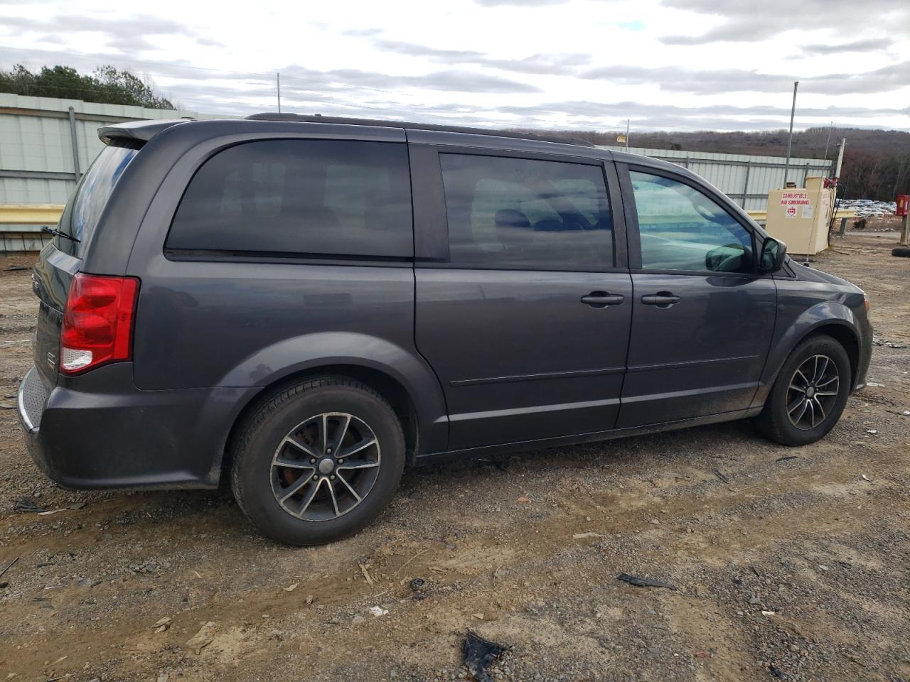 2017 Dodge Caravan - Image 3