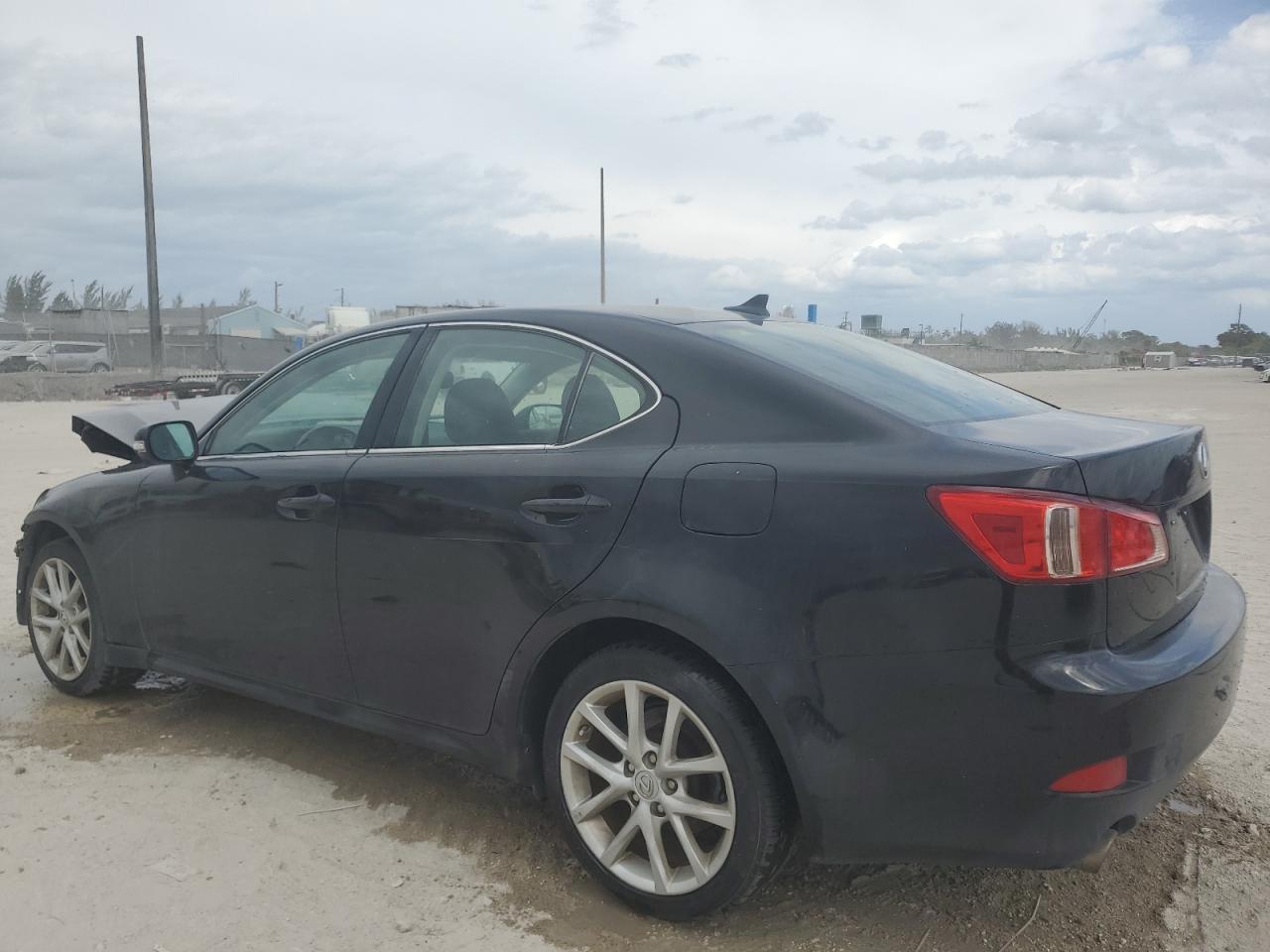2011 Lexus IS - Image 2