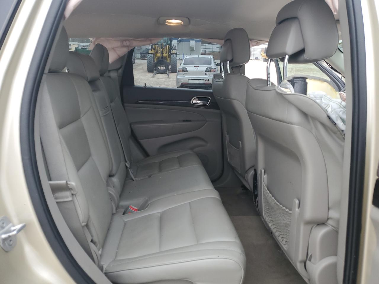 2012 Jeep Grand Cherokee - Image 11