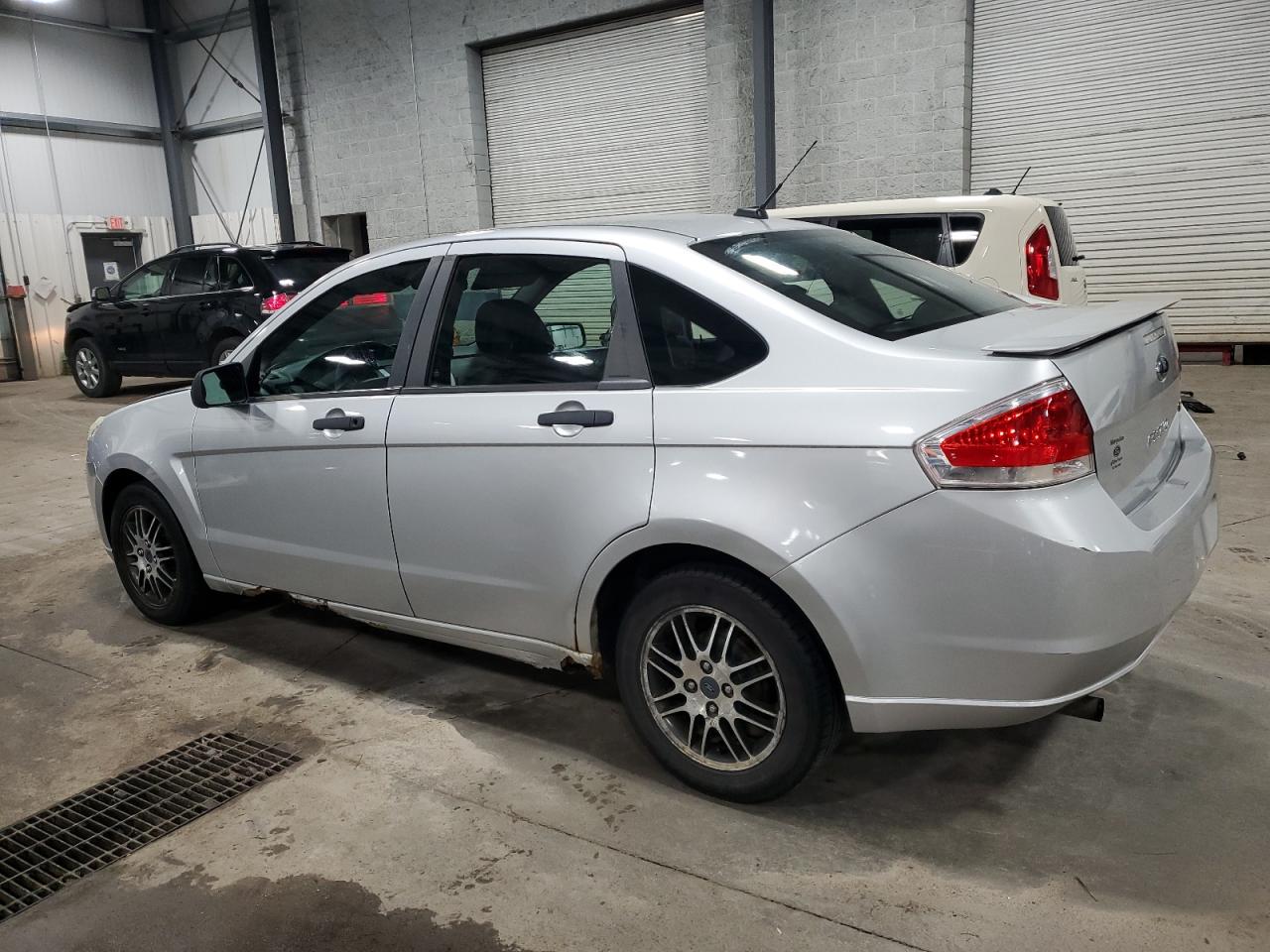 2010 Ford Focus - Image 2