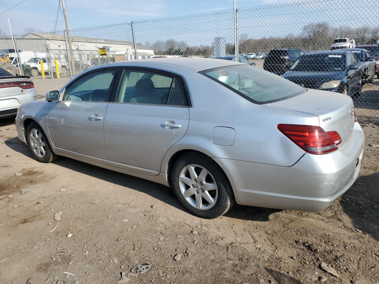2008 Toyota Avalon - Image 2