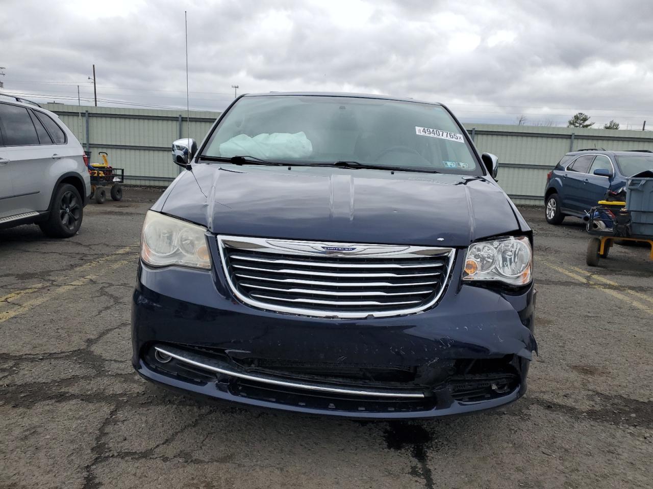 2013 Chrysler Town & Country - Image 5
