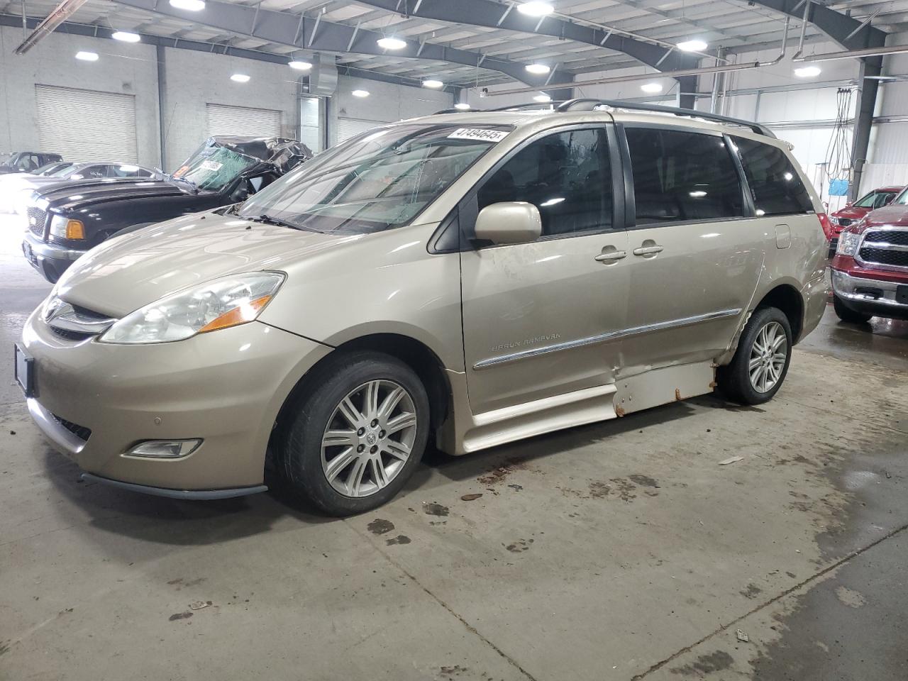 2009 Toyota Sienna Xle for Sale in Ham Lake, MN - Minor Dent/Scratches