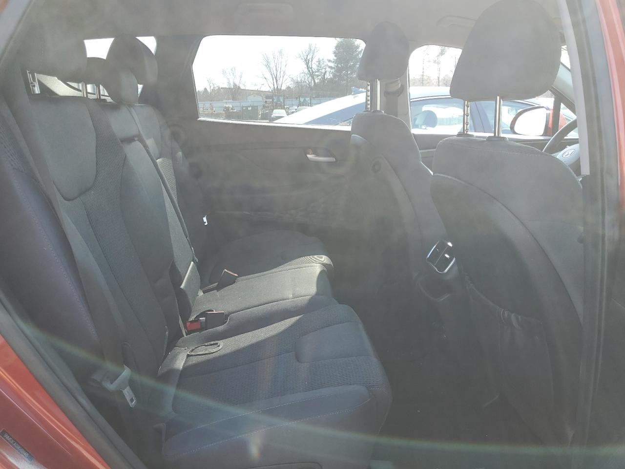 2019 Hyundai Santa Fe - Image 11