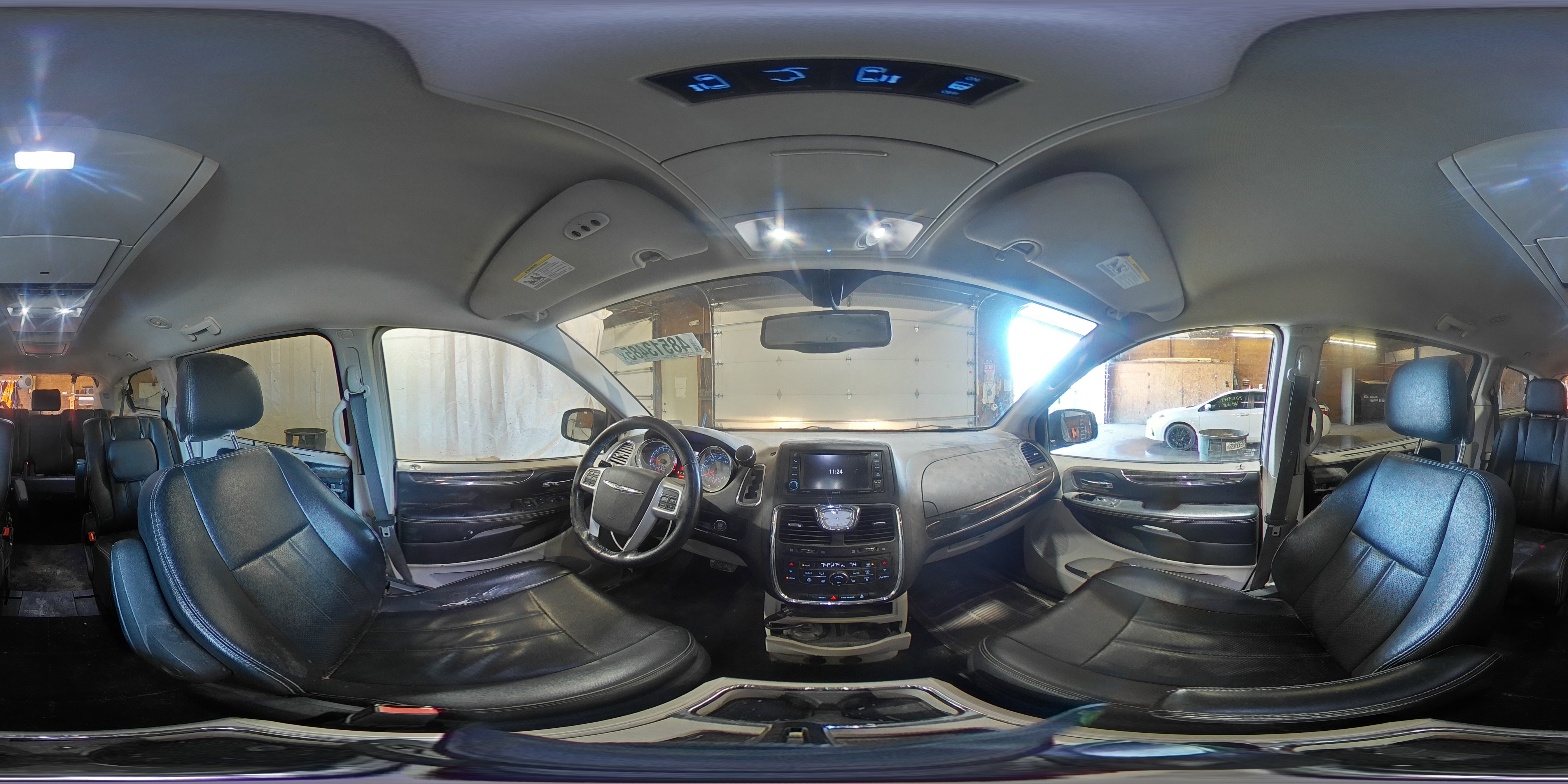 2015 Chrysler Town & Country - Image 13