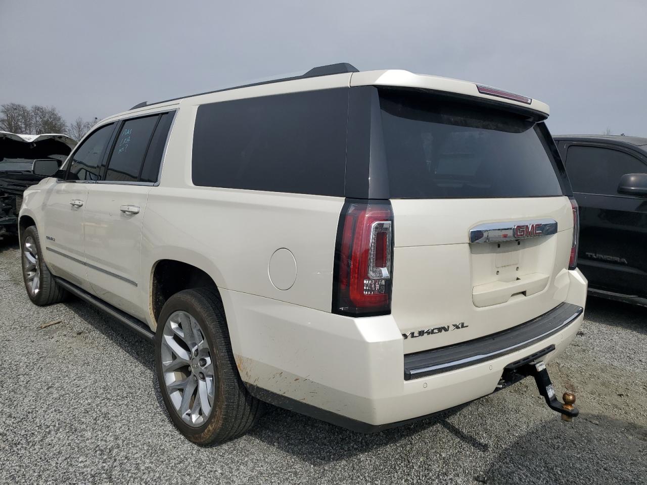 2015 GMC Yukon - Image 2