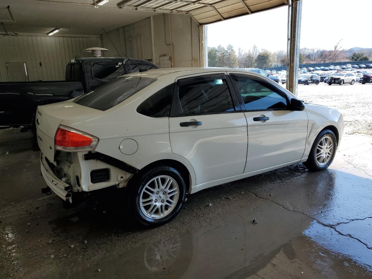 2010 Ford Focus - Image 3