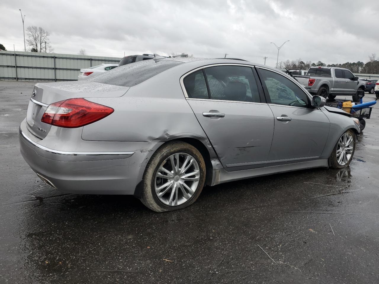 2013 Hyundai Genesis - Image 3