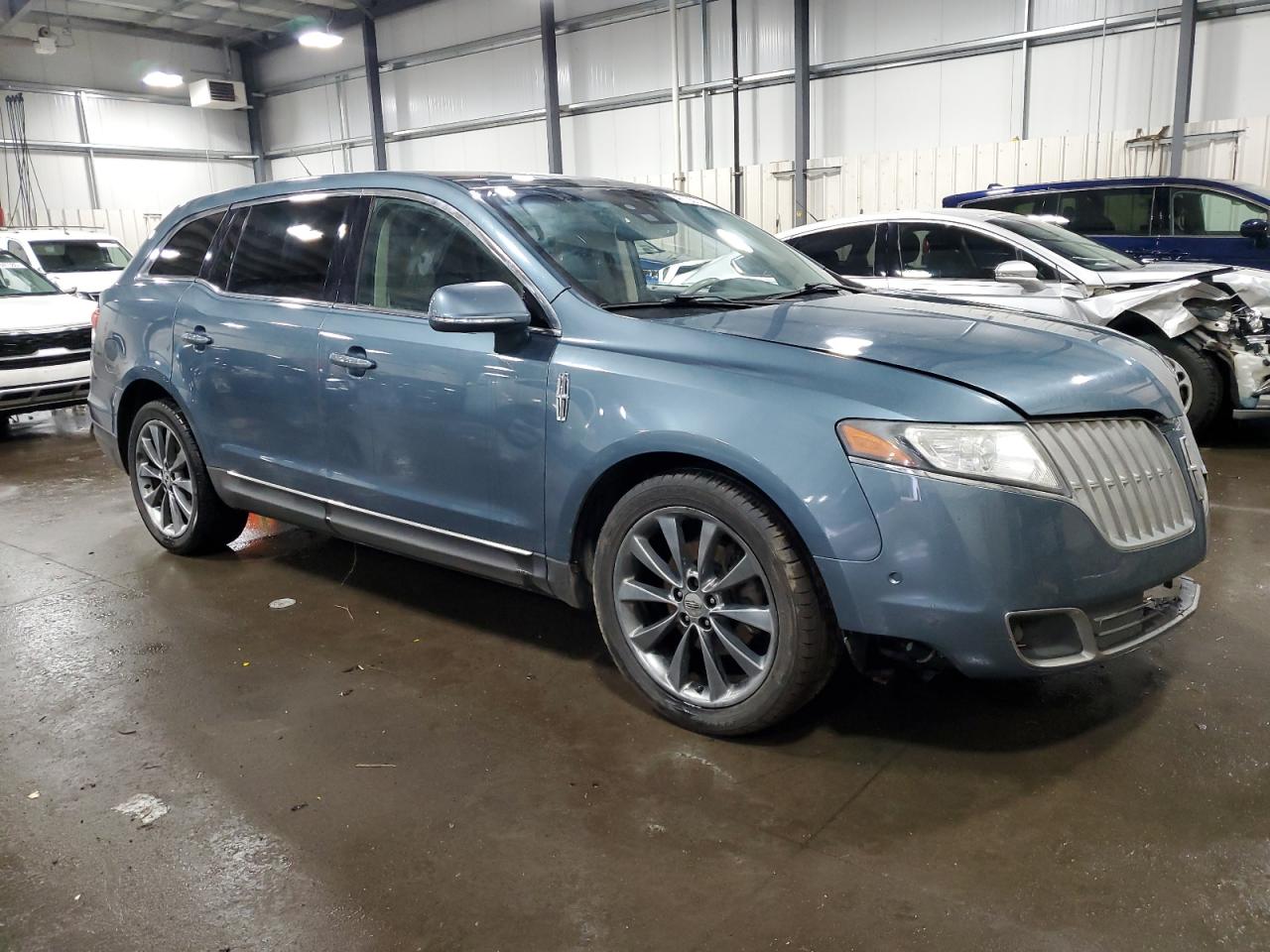2010 Lincoln MKT - Image 4