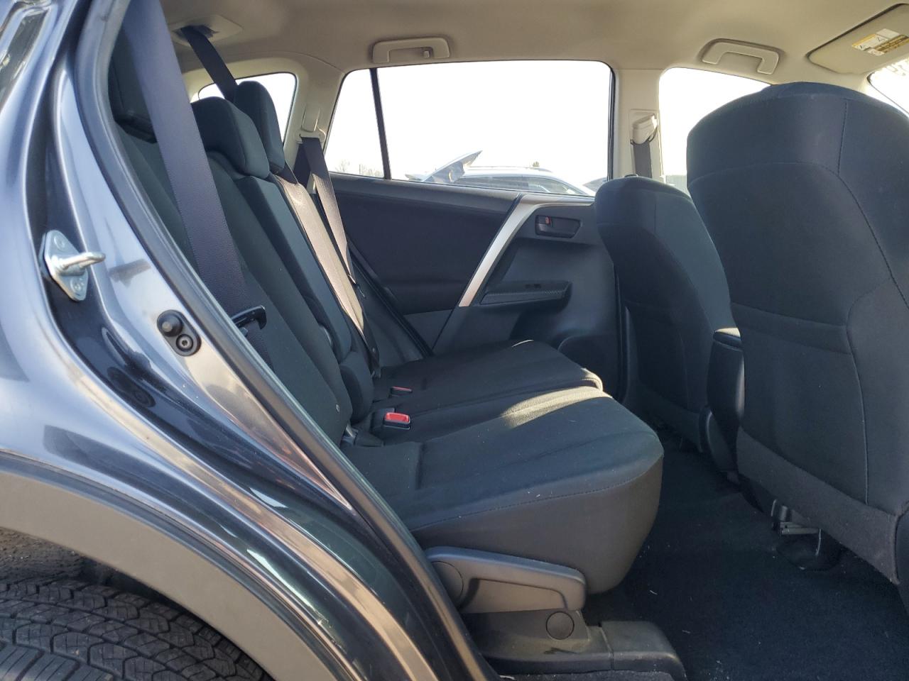 2015 Toyota RAV 4 - Image 12