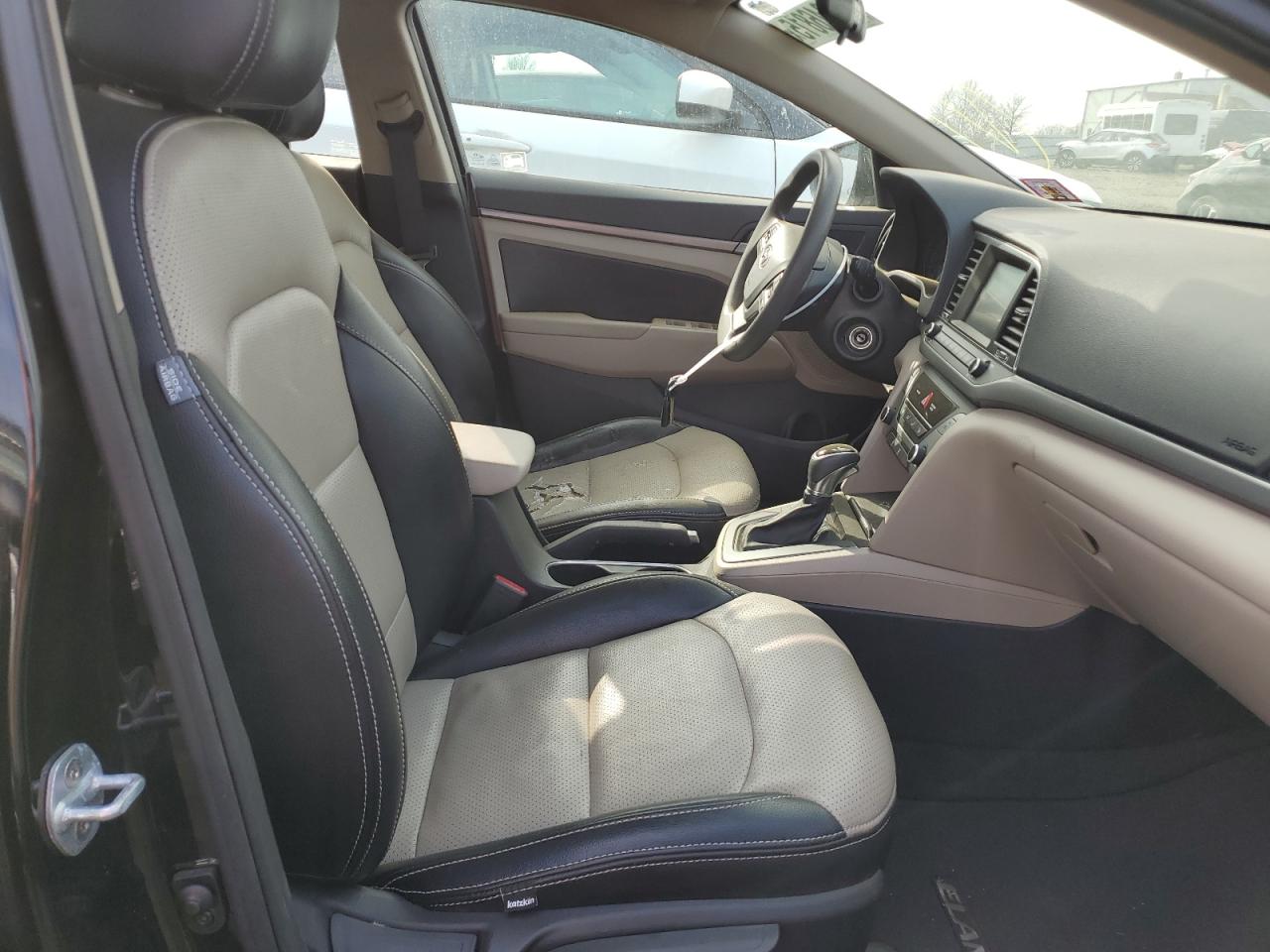 2017 Hyundai Elantra - Image 7