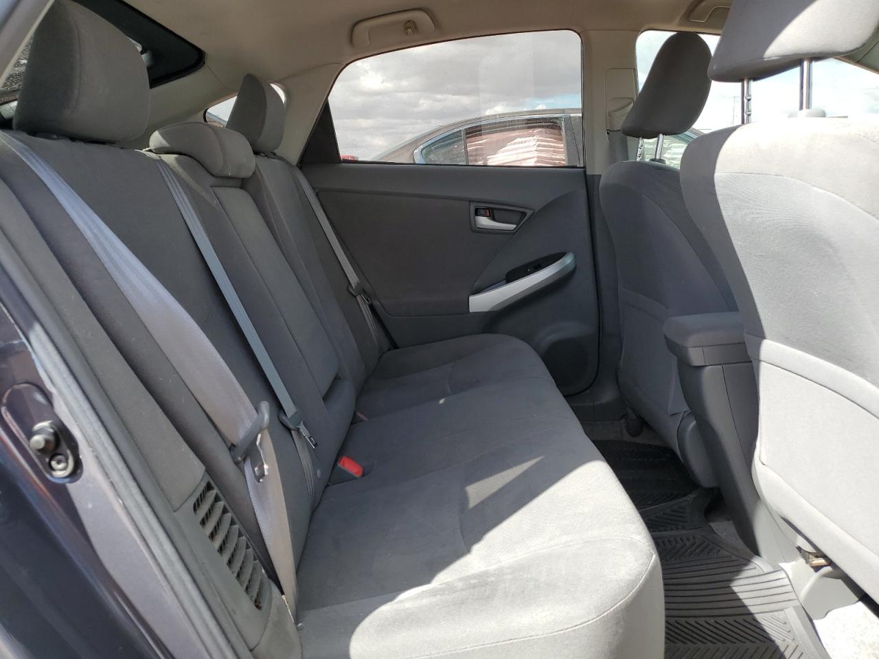 2010 Toyota Prius - Image 11