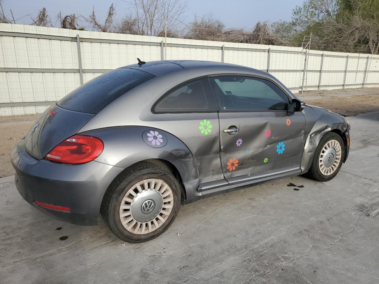 2013 Volkswagen Beetle - Image 3