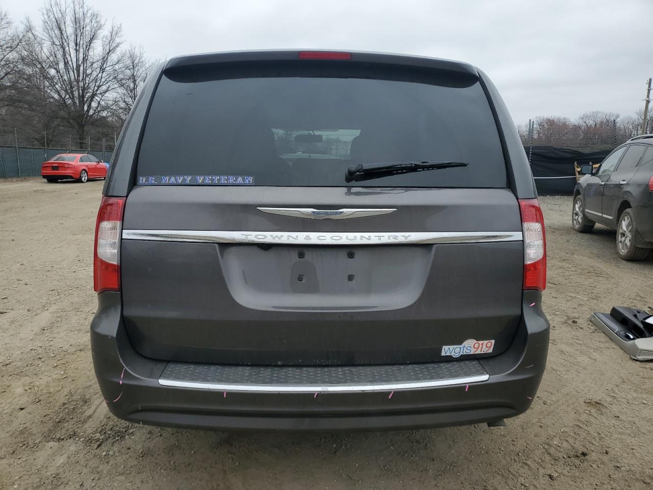 2016 Chrysler Town & Country - Image 6