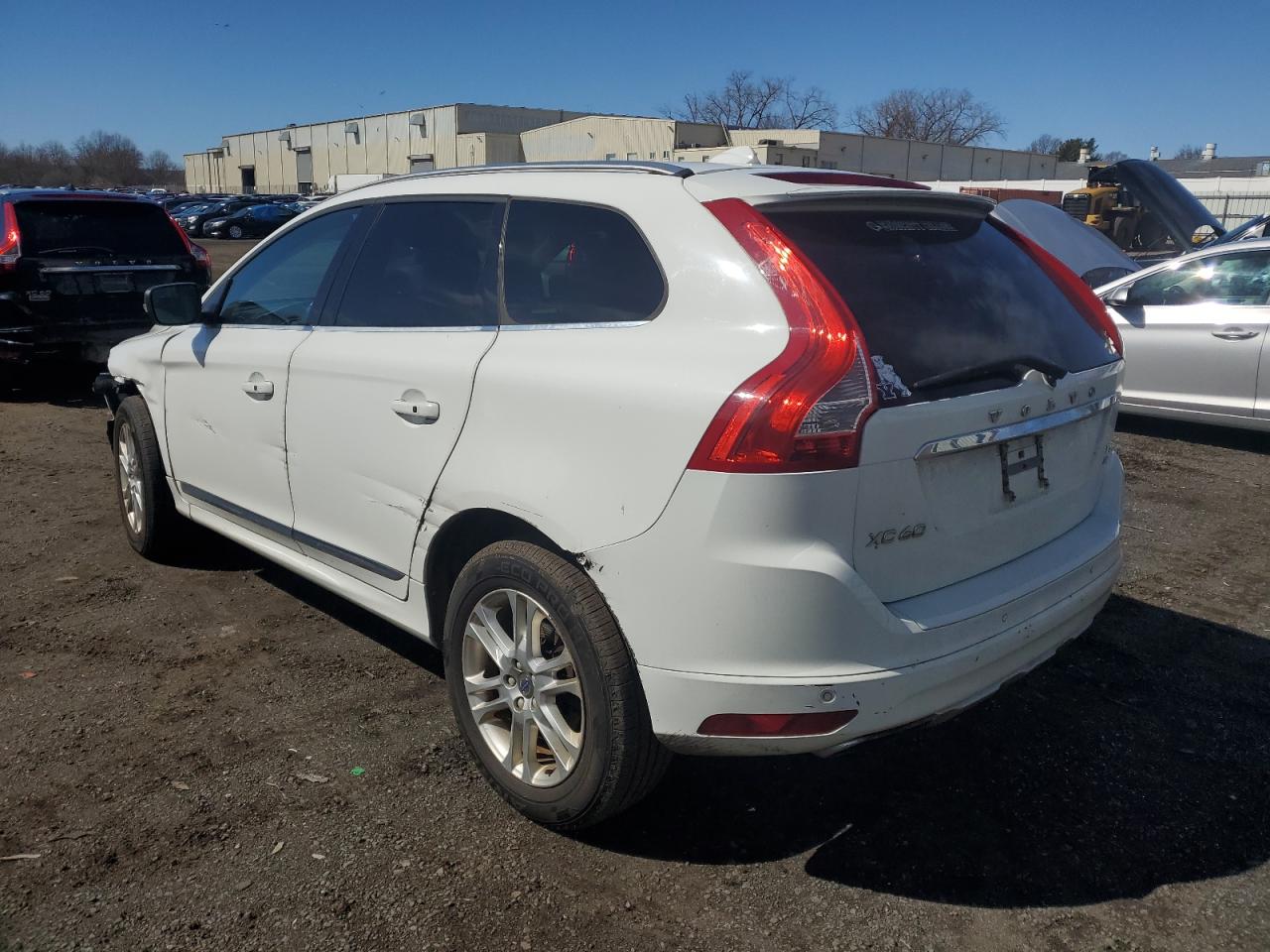 2015 Volvo XC60 - Image 2