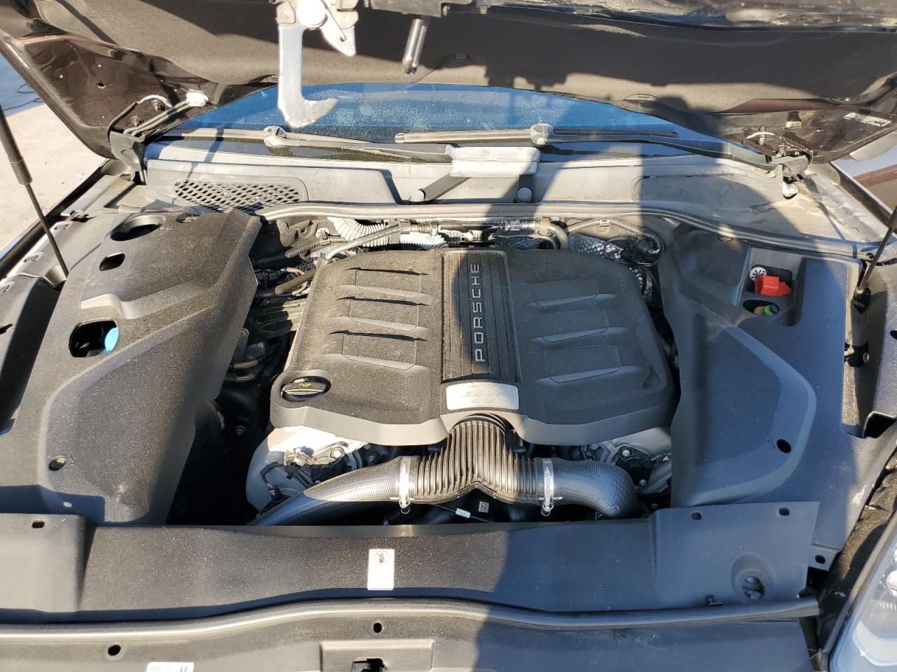 2017 Porsche Cayenne - Image 12