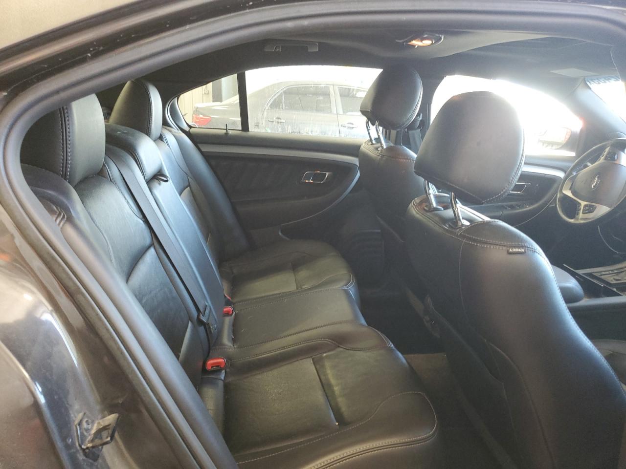 2015 Ford Taurus - Image 10