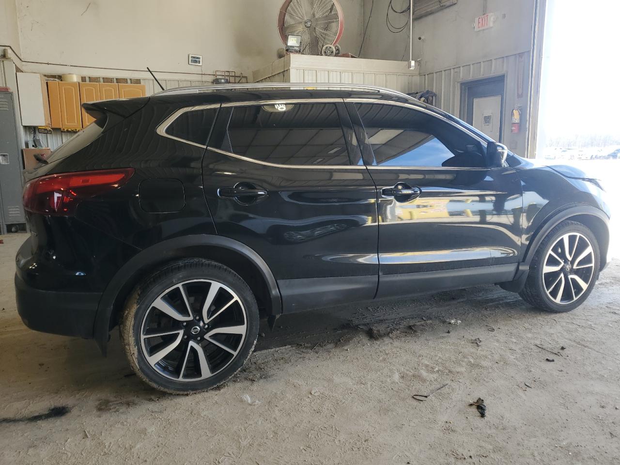 JN1BJ1CR1JW293821 NISSAN ROGUE 2018