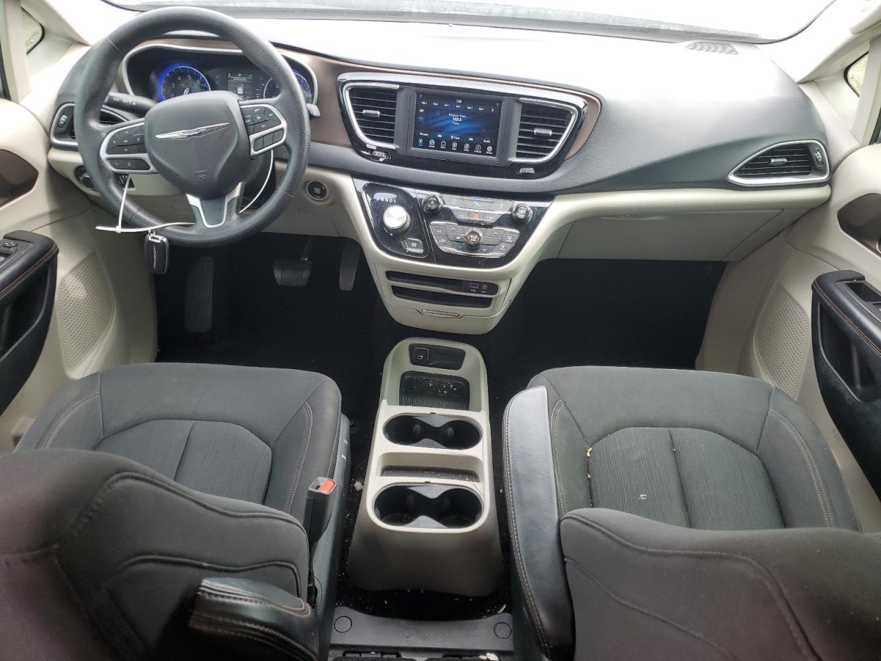 2019 Chrysler Pacifica - Image 8