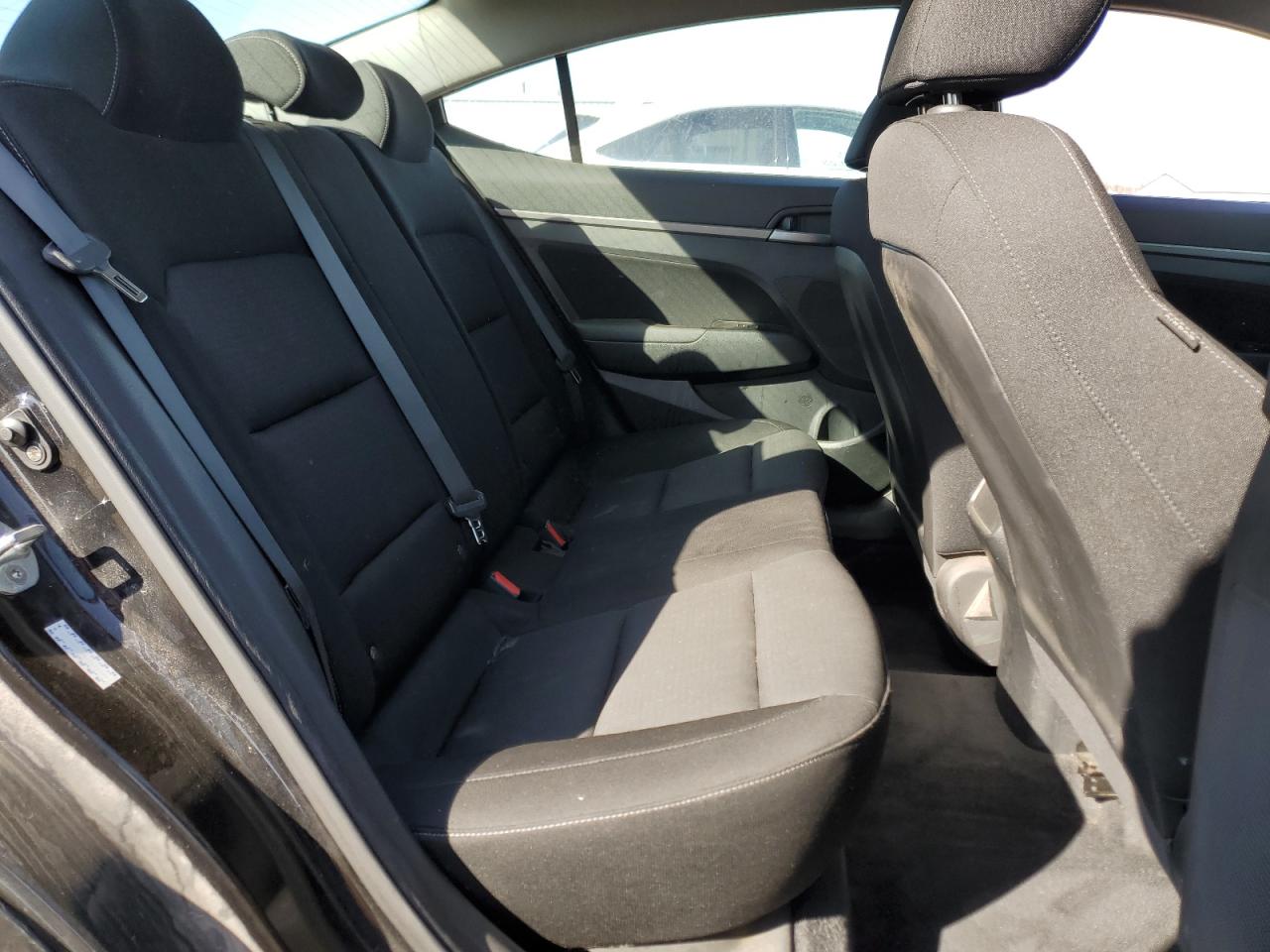 2018 Hyundai Elantra - Image 10