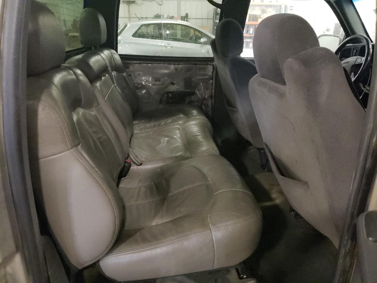2005 GMC Envoy - Image 10