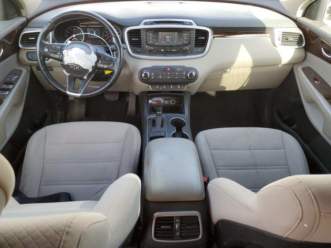 2016 Kia Sorento - Image 8