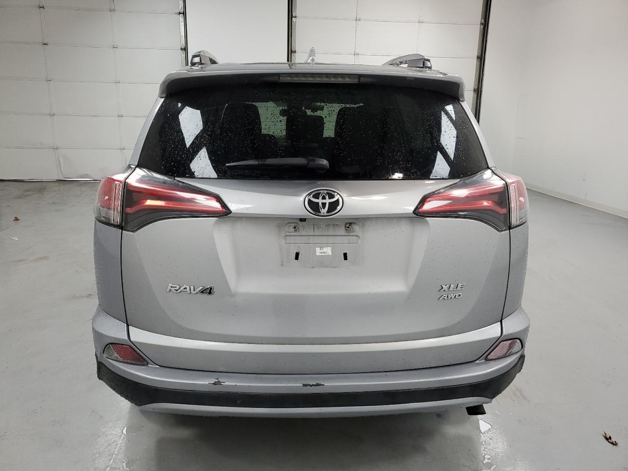2T3RFREVXJW843909 TOYOTA RAV4 2018