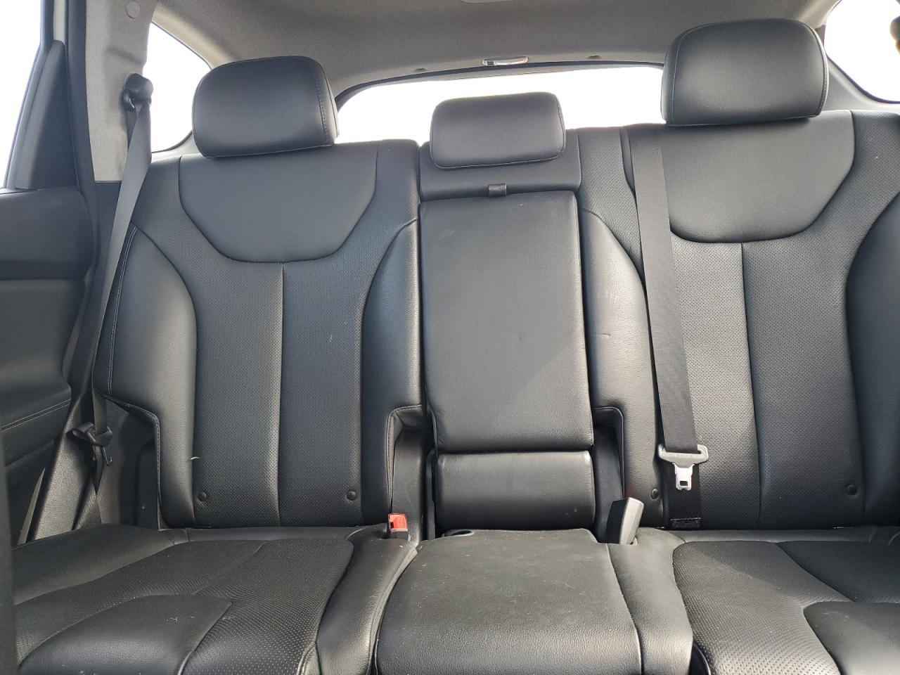 2019 Hyundai Santa Fe - Image 10