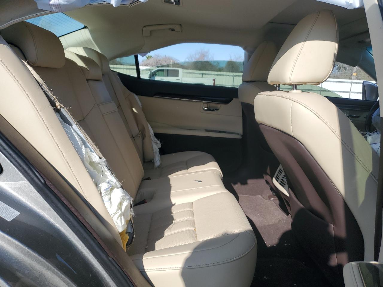 2016 Lexus ES - Image 10