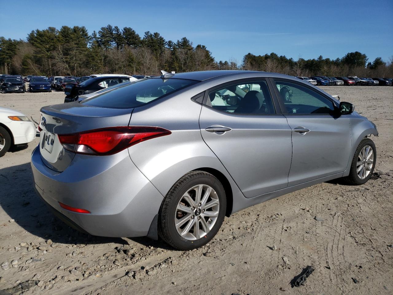 2015 Hyundai Elantra - Image 3