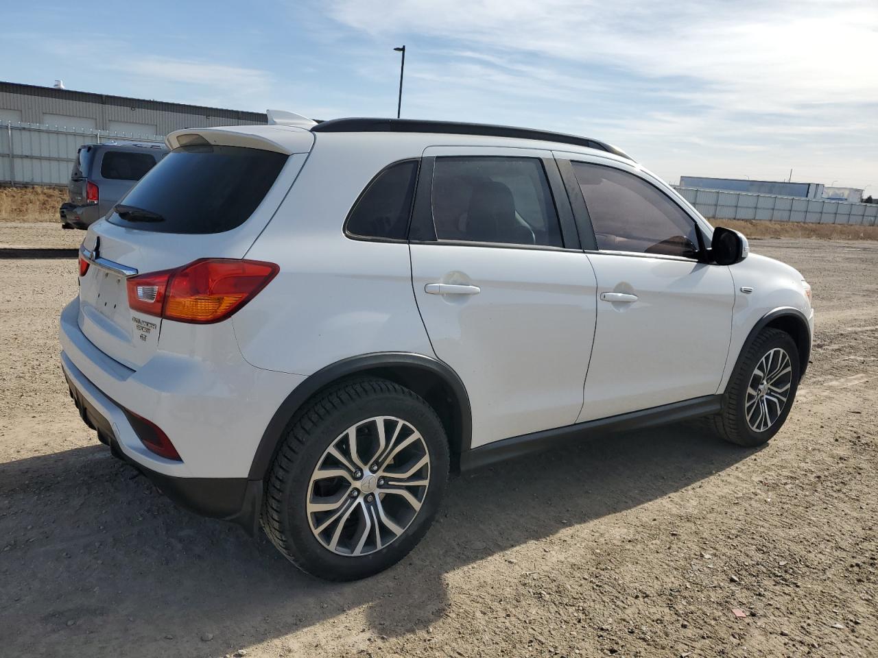 2019 Mitsubishi Outlander - Image 3