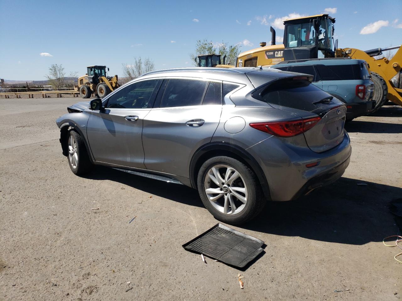 2017 Infiniti QX30 - Image 2