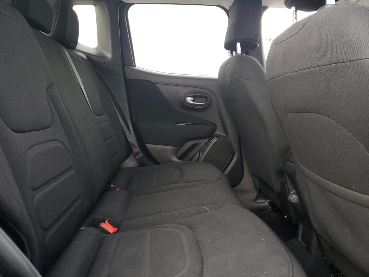 2020 Jeep Renegade - Image 12