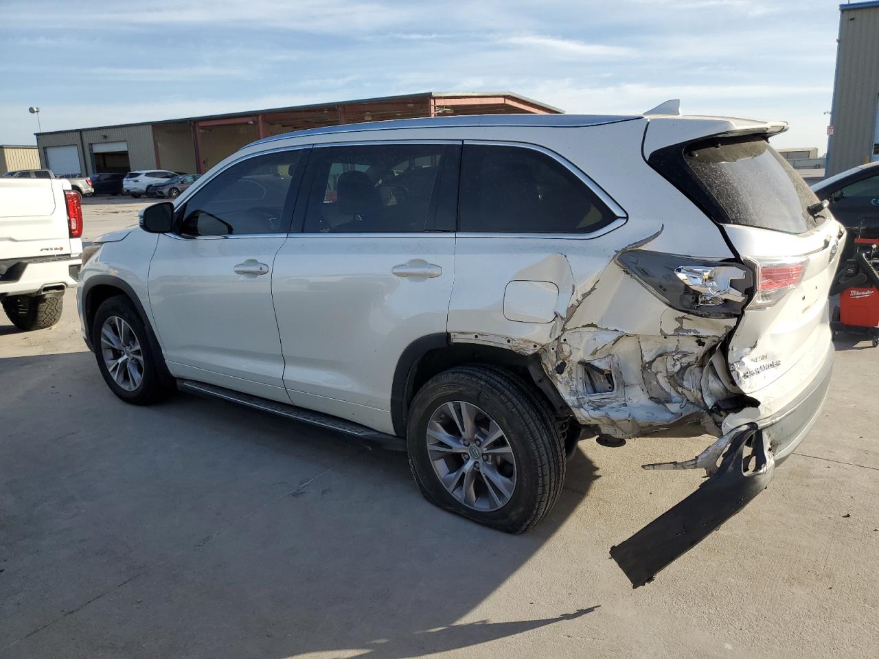 2015 Toyota Highlander - Image 2