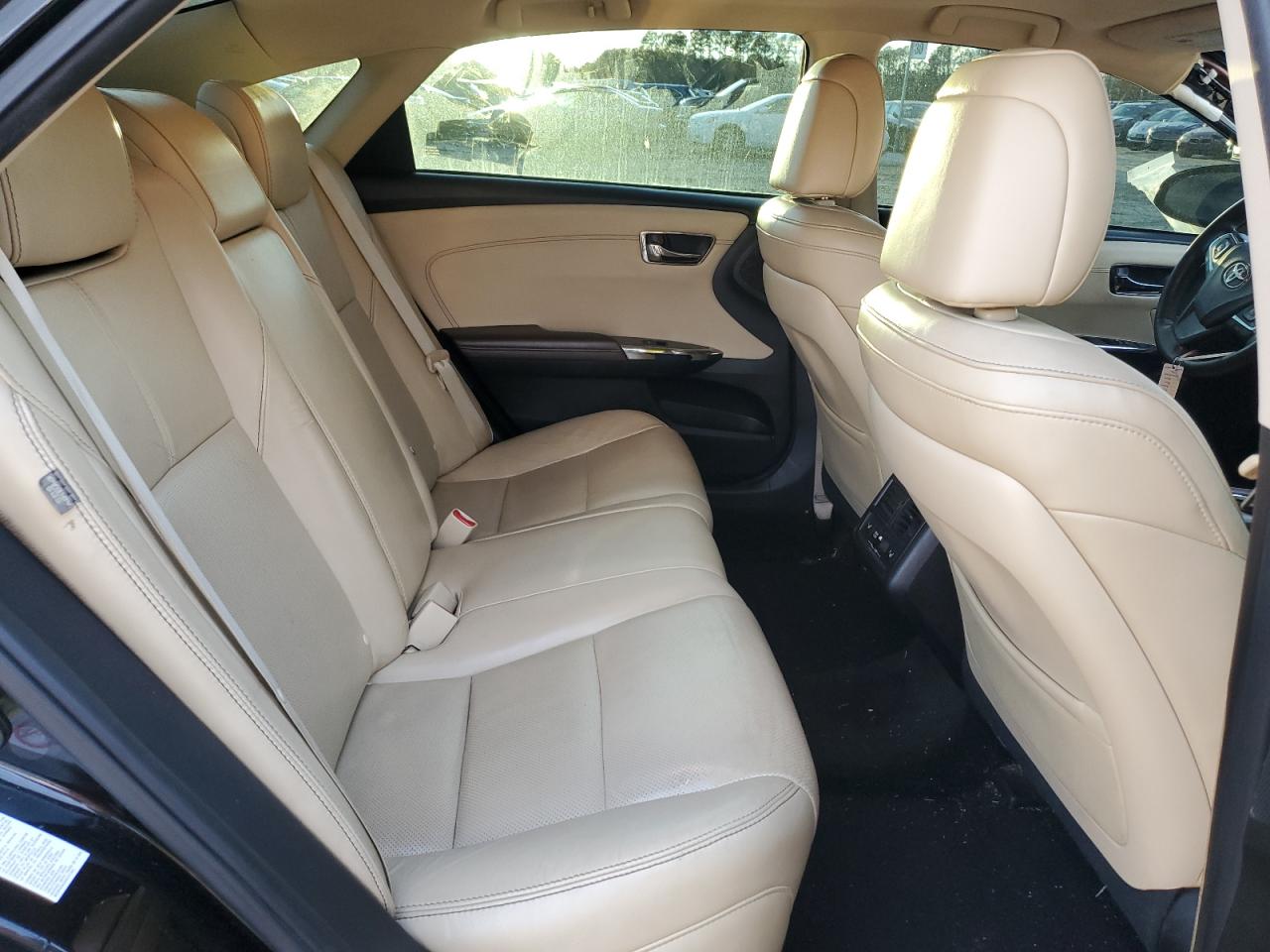 2015 Toyota Avalon - Image 10