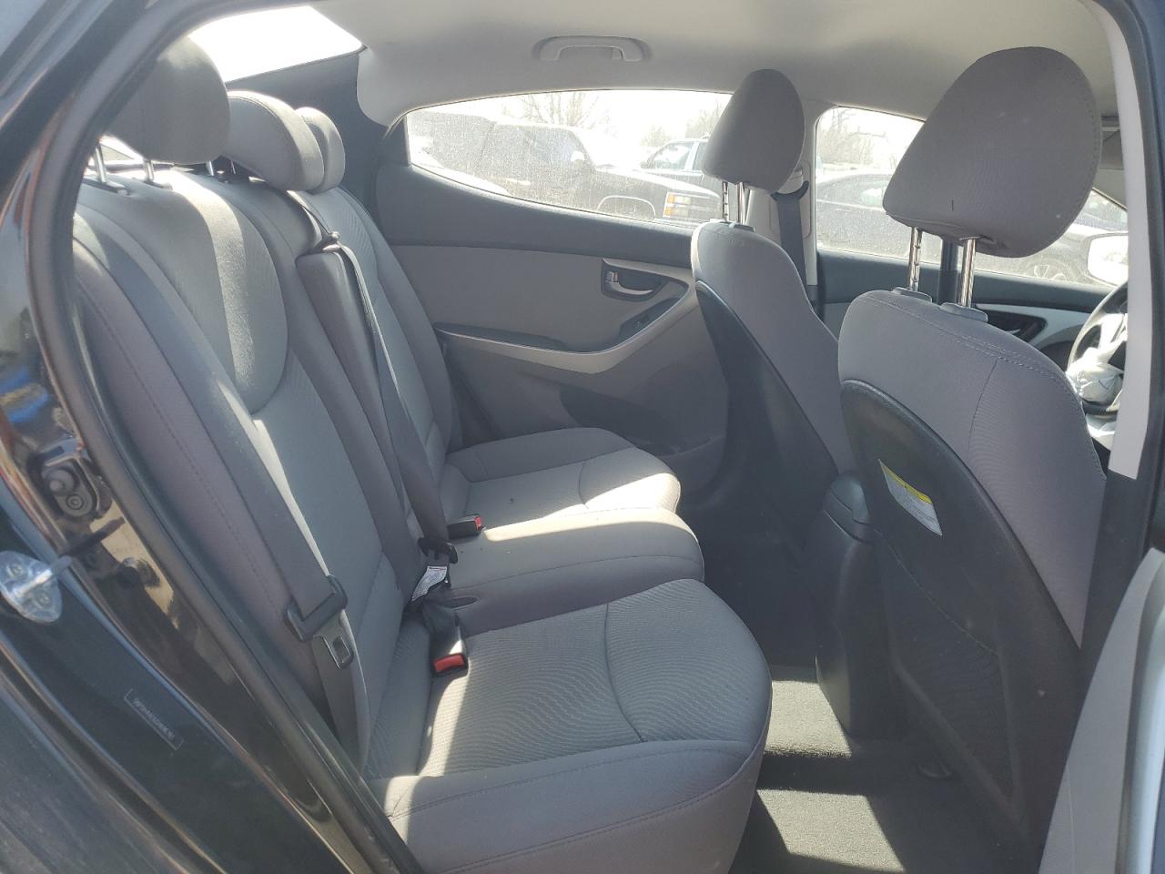2016 Hyundai Elantra - Image 11