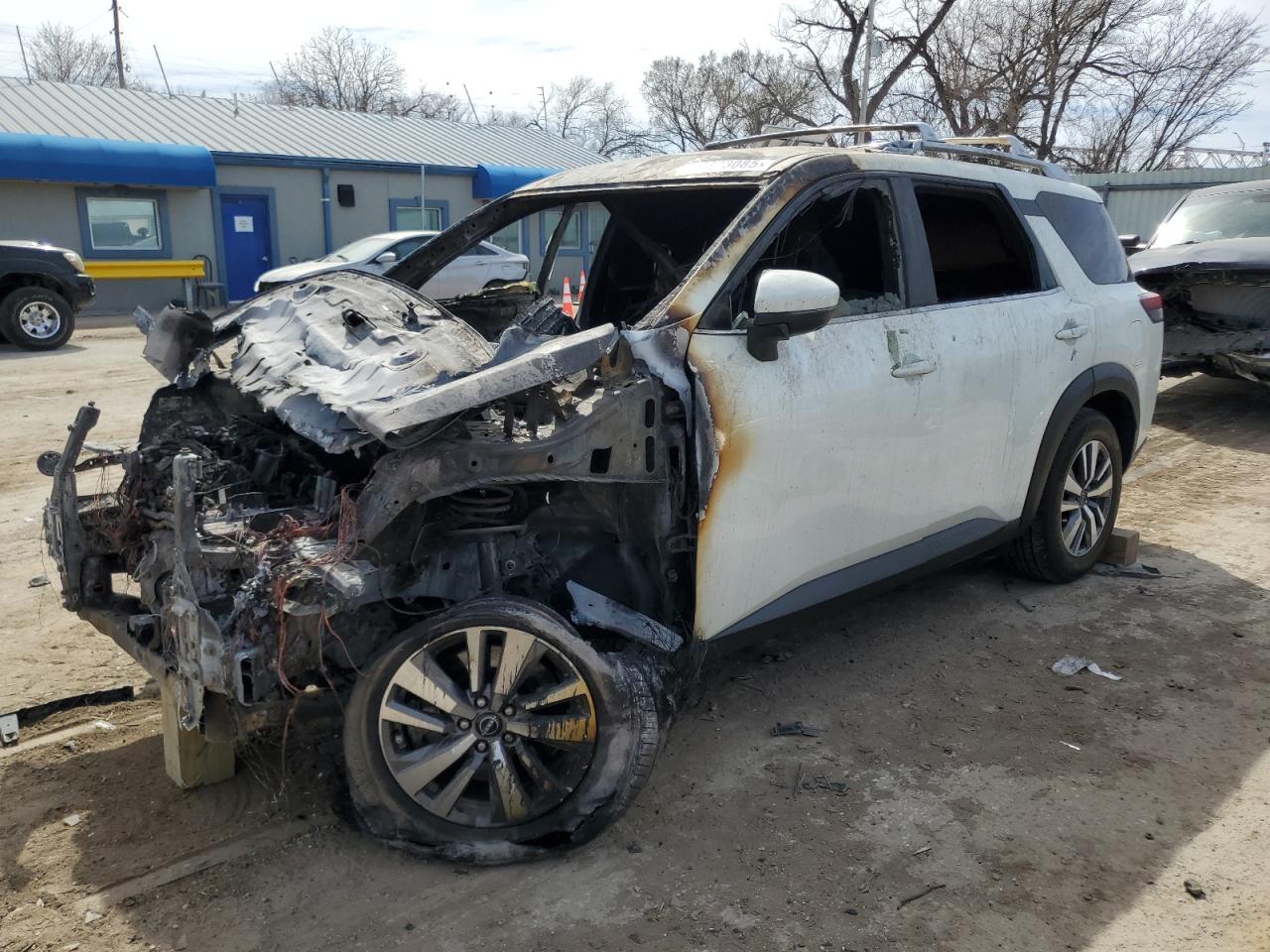 2023 Nissan Pathfinder Sl na sprzedaż w Wichita, KS - Burn