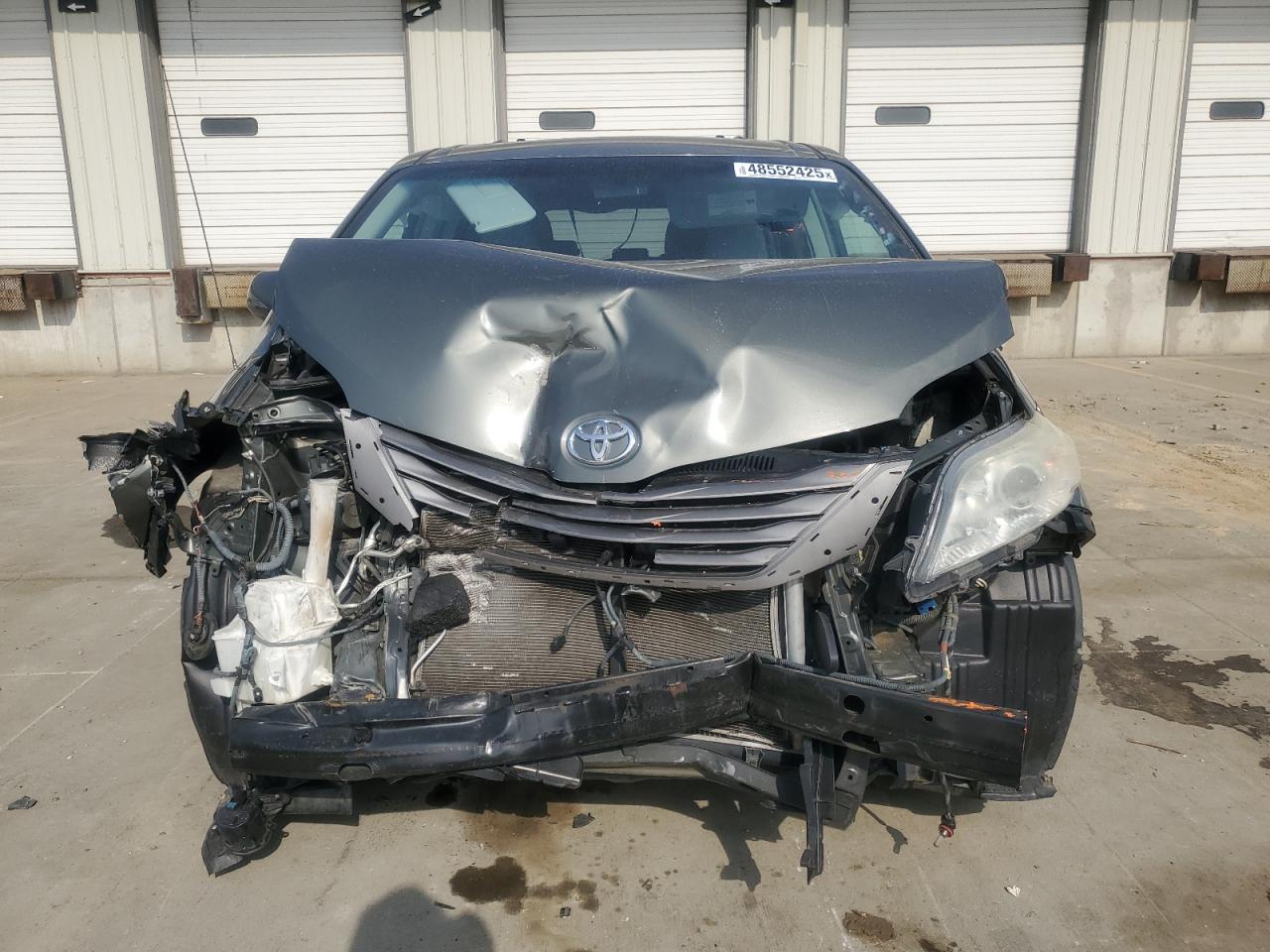 2011 Toyota Sienna - Image 5
