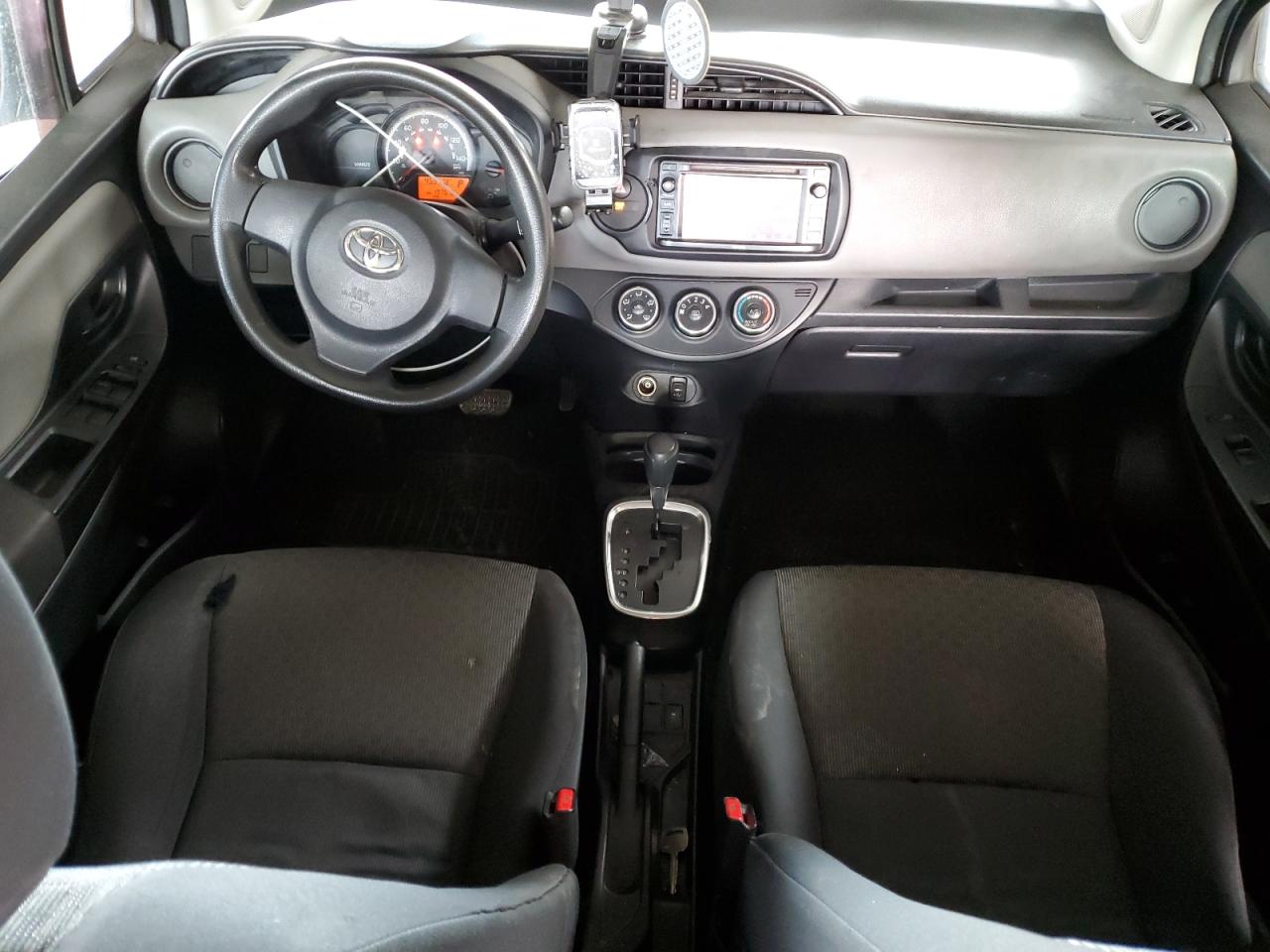 2015 Toyota Yaris - Image 8