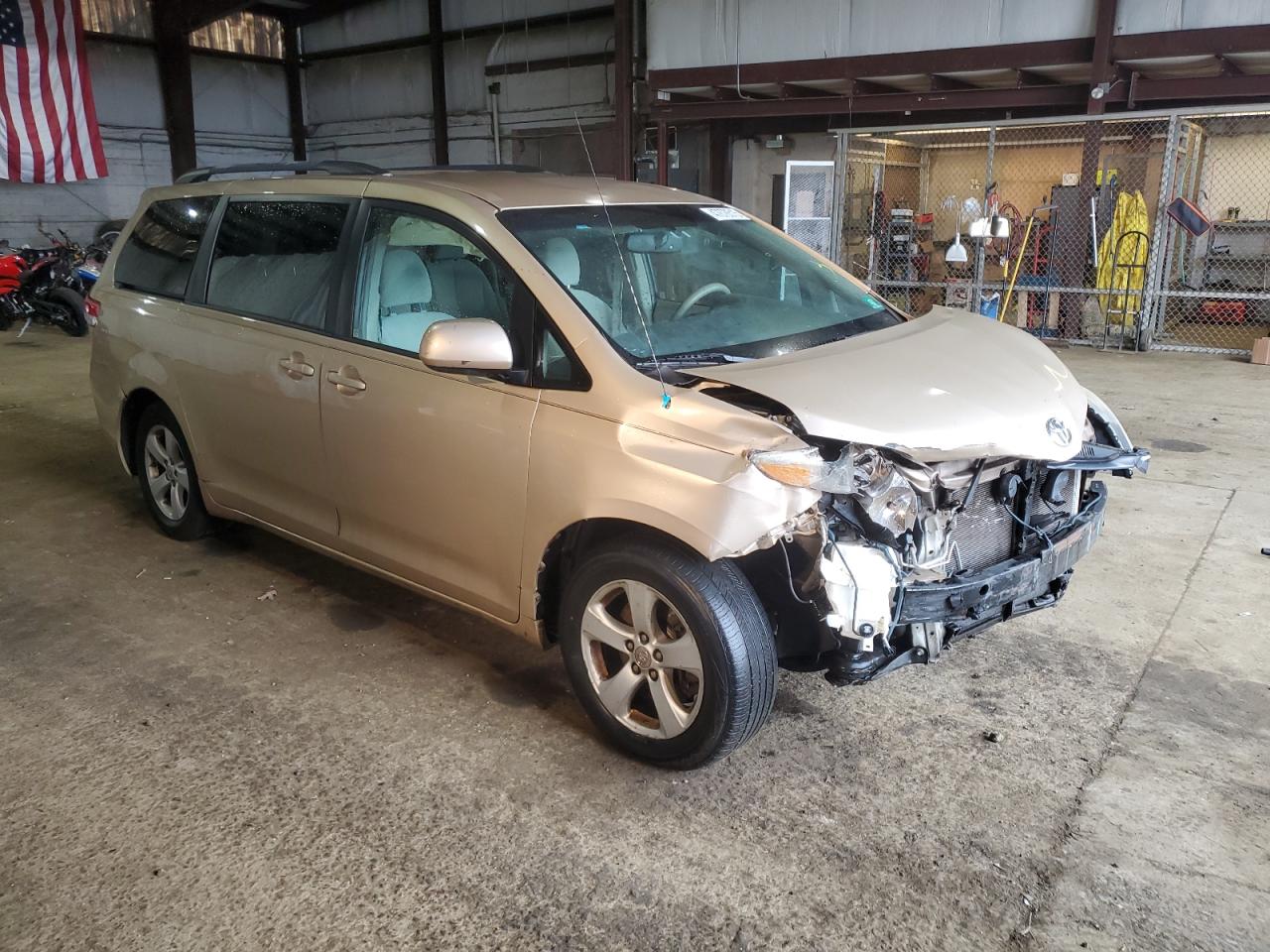 2011 Toyota Sienna - Image 4