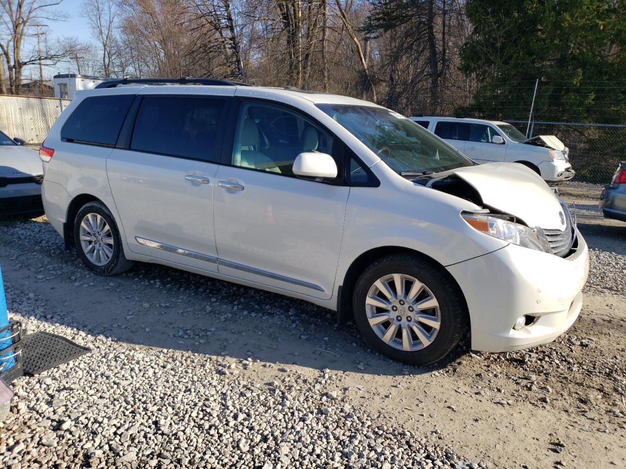 2011 Toyota Sienna - Image 4