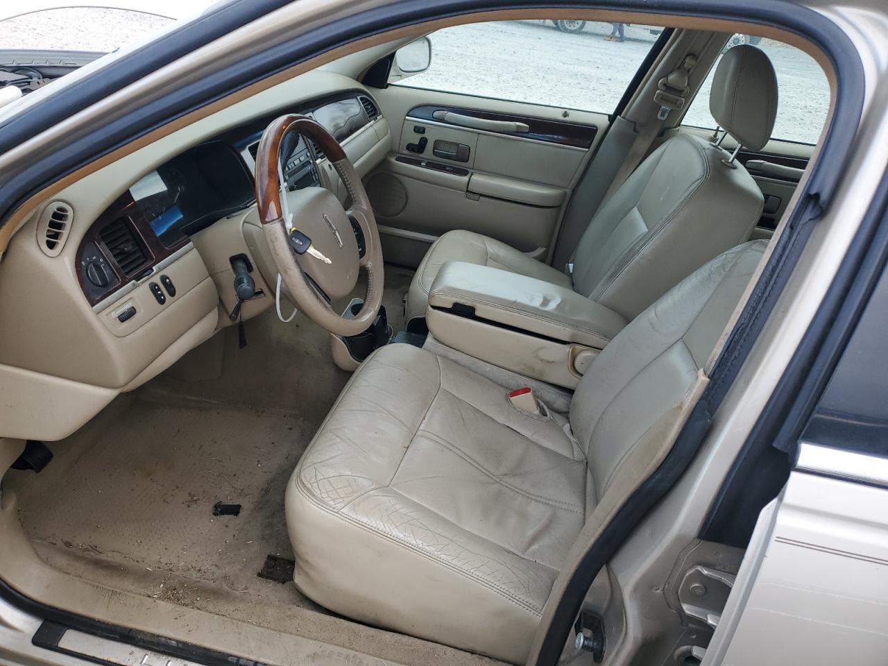 2010 Lincoln Town Car - Image 7