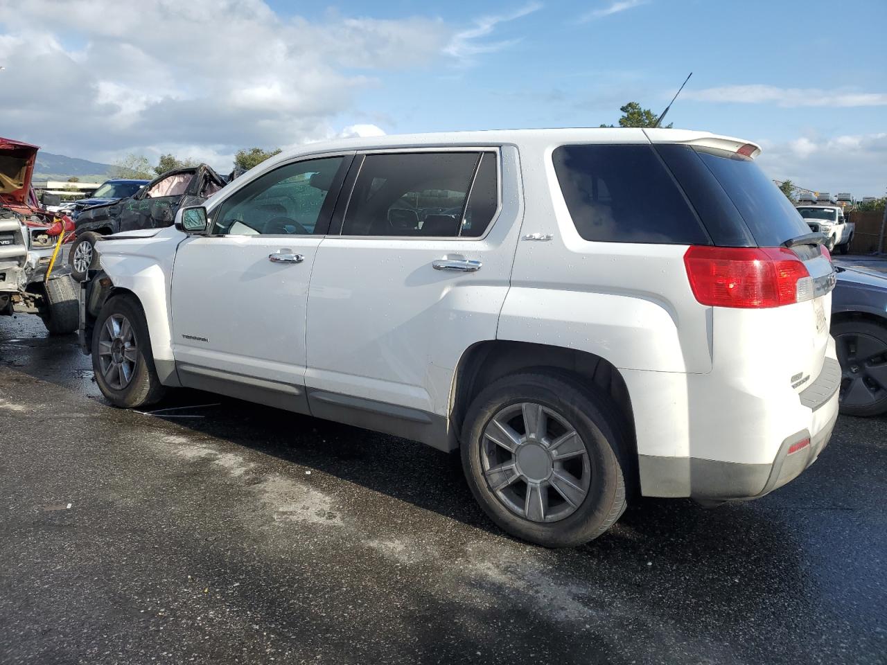 2010 GMC Terrain - Image 2
