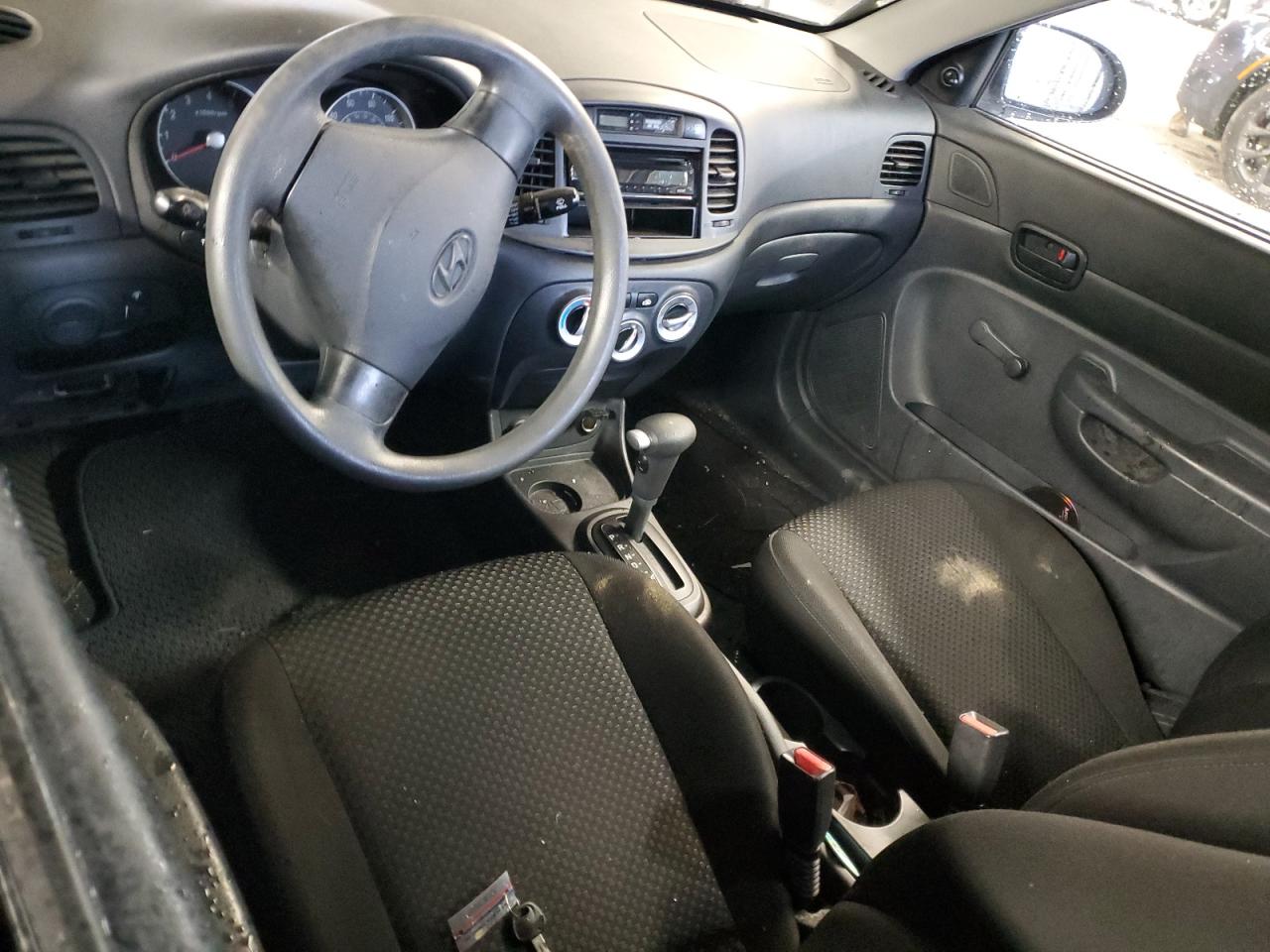 2008 Hyundai Accent - Image 8