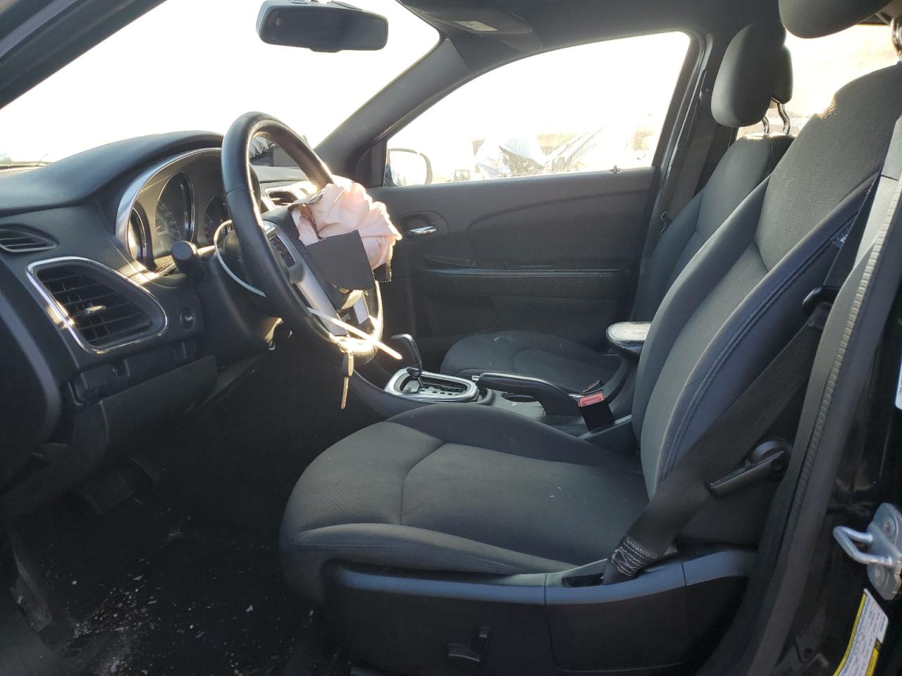 2013 Chrysler 200 - Image 7