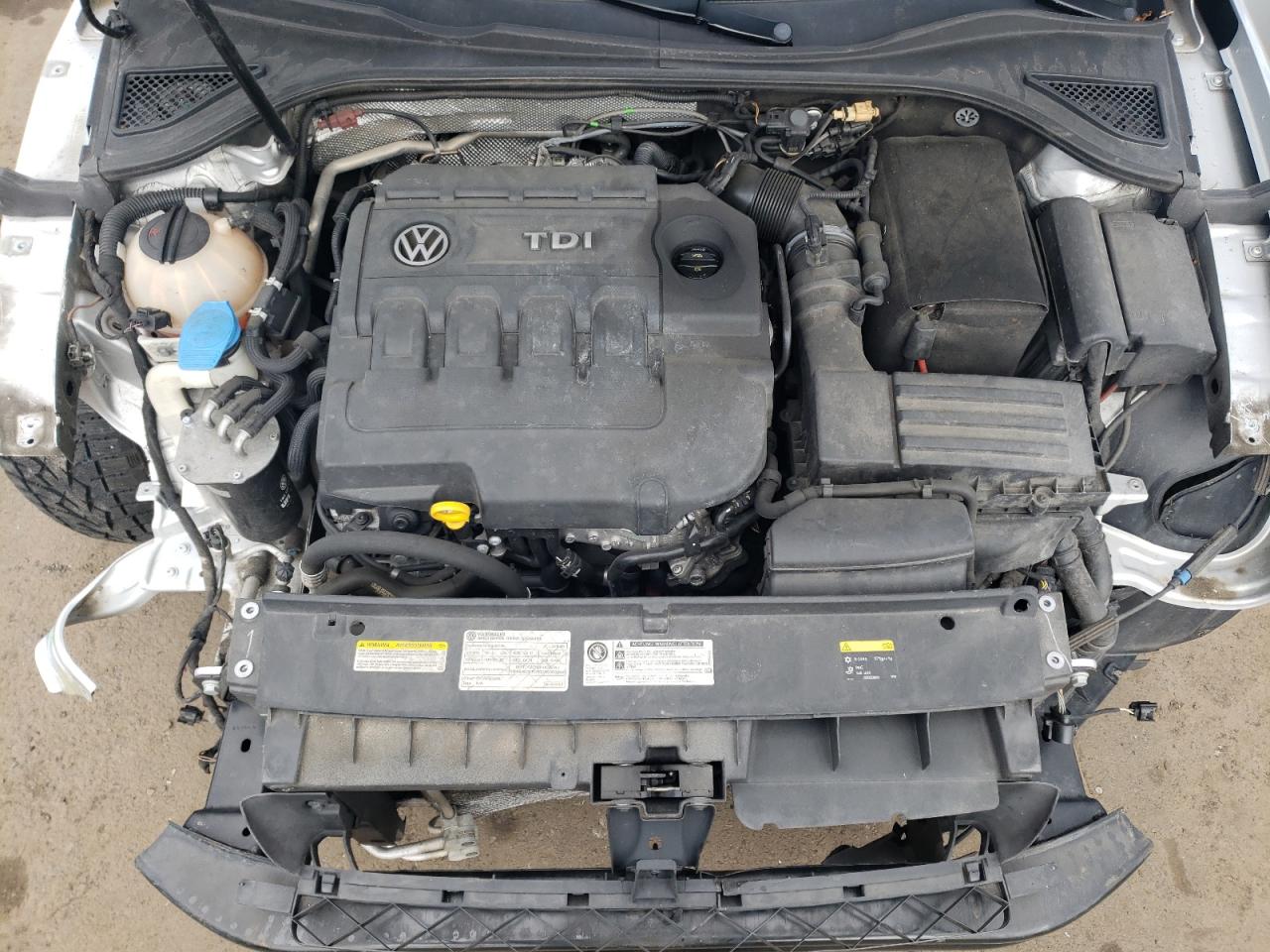 2015 Volkswagen Passat - Image 11
