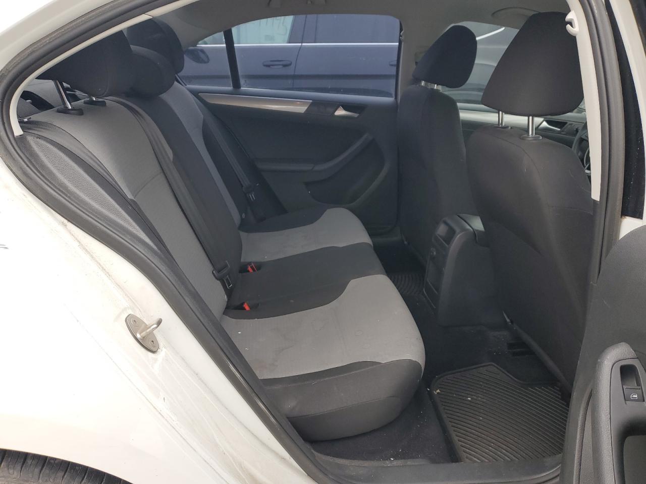 2018 Volkswagen Jetta - Image 10